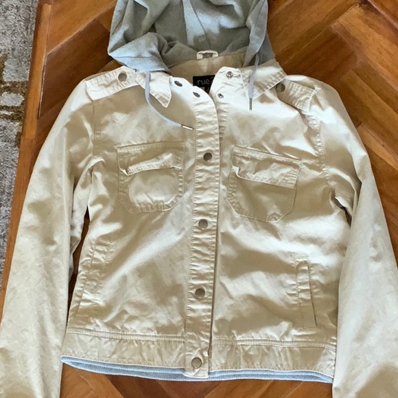 Faux Hoodie Jacket Thing - Picture 1 of 2
